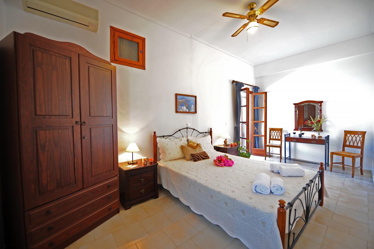 Philoxenia Hotel & Studios Perissa  Bagian luar foto